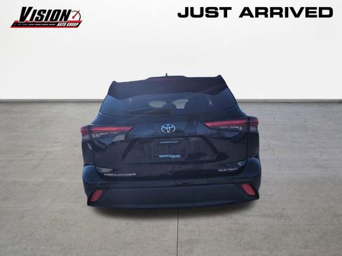 Used 2023 Toyota Highlander XLE image 6