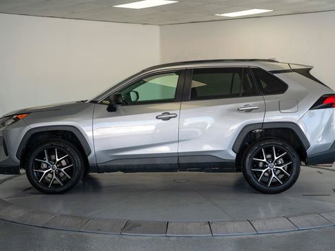 Used 2021 Toyota RAV4 LE AWD/4WD image 4
