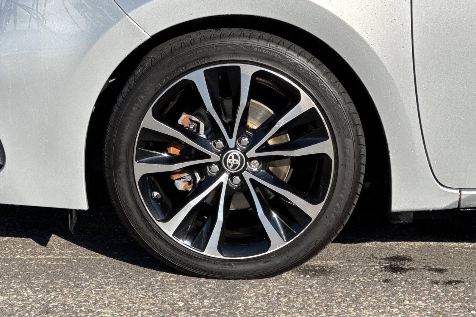 Used 2018 Toyota Corolla SE FWD image 30