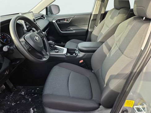 Used 2021 Toyota RAV4 XLE w/ Convenience Package image 32
