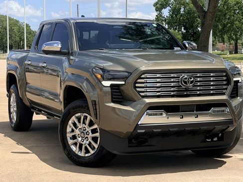 Used 2025 Toyota Tacoma Limited AWD/4WD image 2