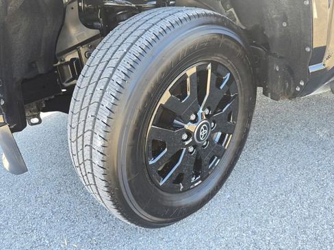 Used 2025 Toyota Tacoma SR5 AWD/4WD image 32