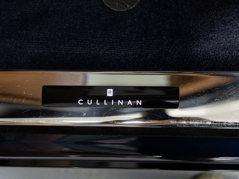 Certified 2025 Rolls-Royce Cullinan AWD/4WD image 32