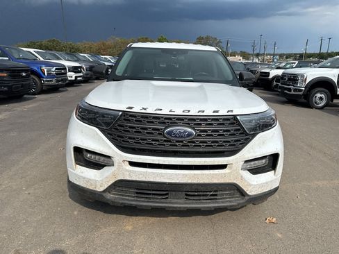 Used 2021 Ford Explorer XLT w/ Equipment Group 202A AWD/4WD image 2
