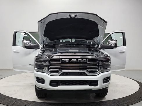 Used 2025 RAM 2500 Laramie AWD/4WD image 10