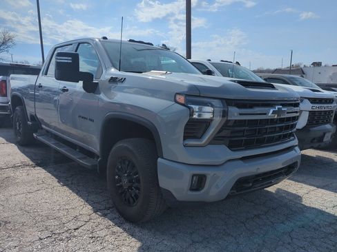 Used 2024 Chevrolet Silverado 2500 LTZ w/ LTZ Plus Package image 3