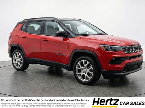 Used 2025 Jeep Compass Limited image 1