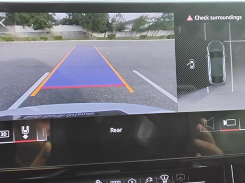 Used 2023 Audi e-tron Prestige w/ Prestige Package image 29