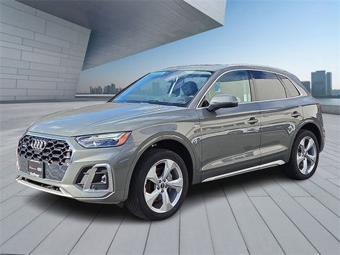 Certified 2023 Audi Q5 2.0T Premium Plus w/ Premium Plus Package image 3