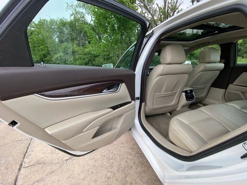 Used 2016 Cadillac XTS Luxury w/ Driver Awareness Package image 10