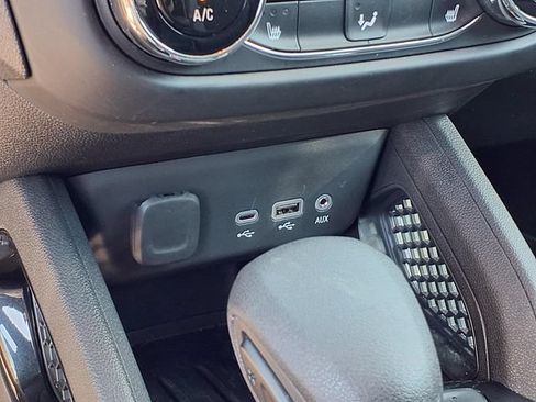 Used 2023 Chevrolet TrailBlazer LT w/ Convenience Package FWD image 13