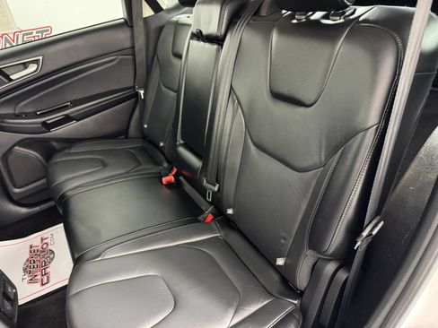Used 2017 Ford Edge Titanium w/ Technology Package FWD image 36