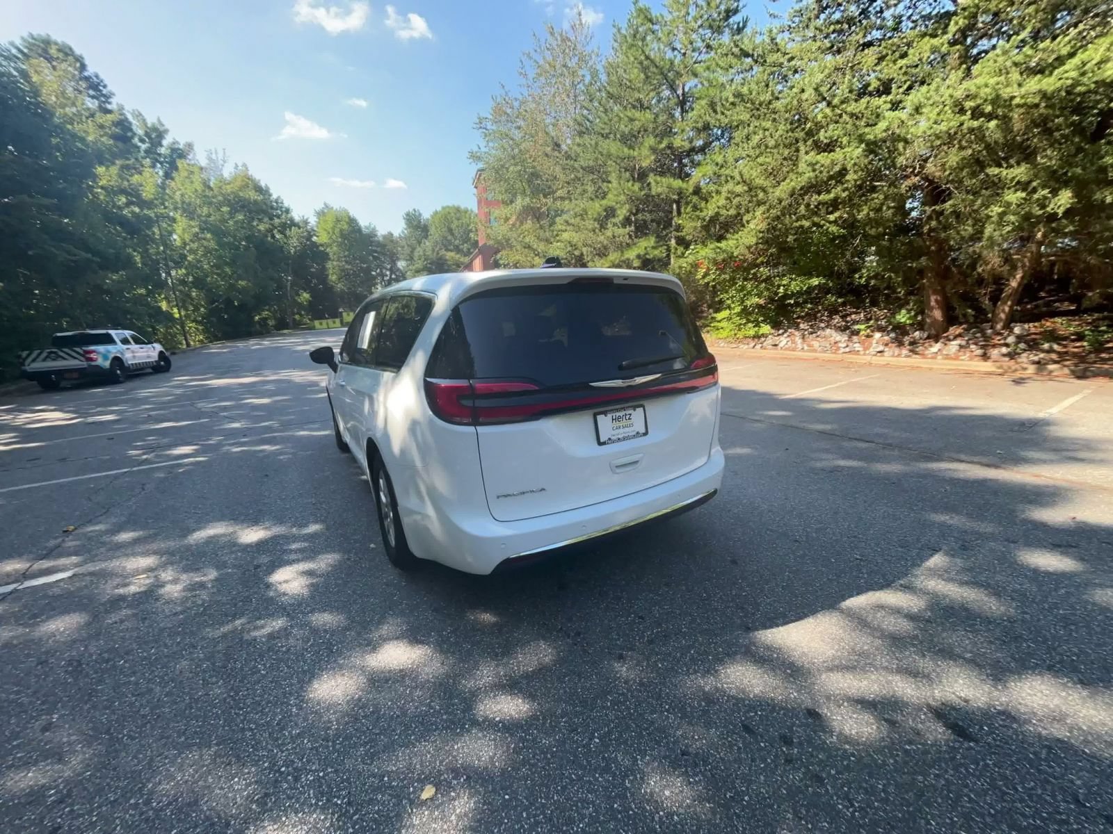 Used 2024 Chrysler Pacifica Touring-L FWD image 10