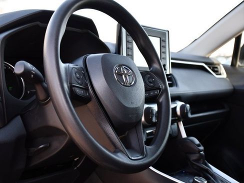 Used 2022 Toyota RAV4 XLE image 12