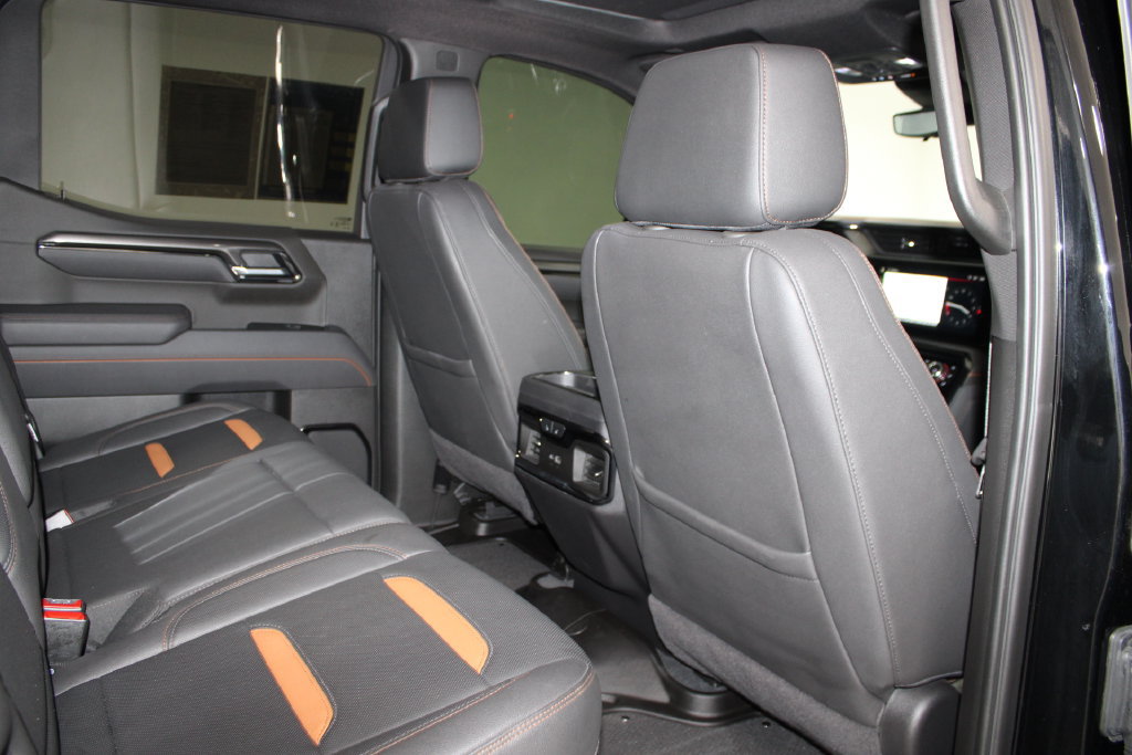 Used 2025 GMC Sierra 1500 AT4 w/ AT4 Premium Package AWD/4WD image 25