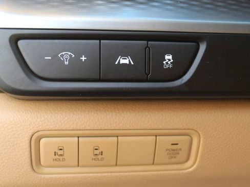 Used 2022 Kia Carnival LX w/ Paint Protection Package image 16