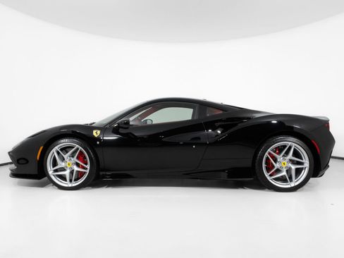 Used 2022 Ferrari F8 Tributo RWD image 3