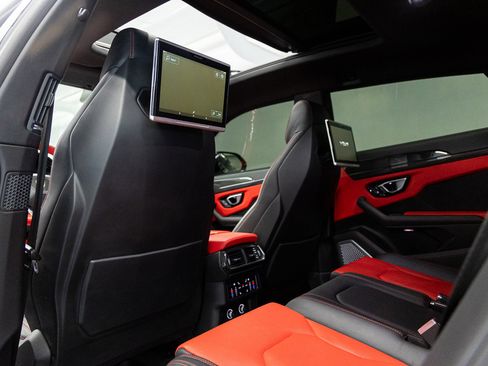 Used 2021 Lamborghini Urus image 35