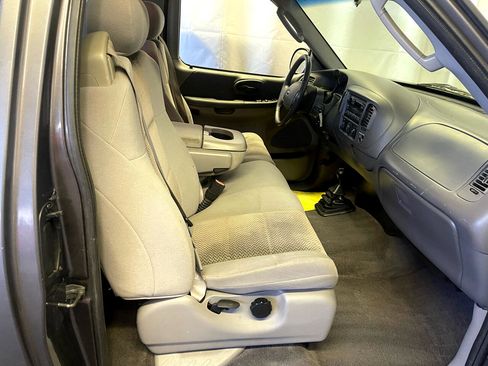 Used 2004 Ford F150 XLT image 11