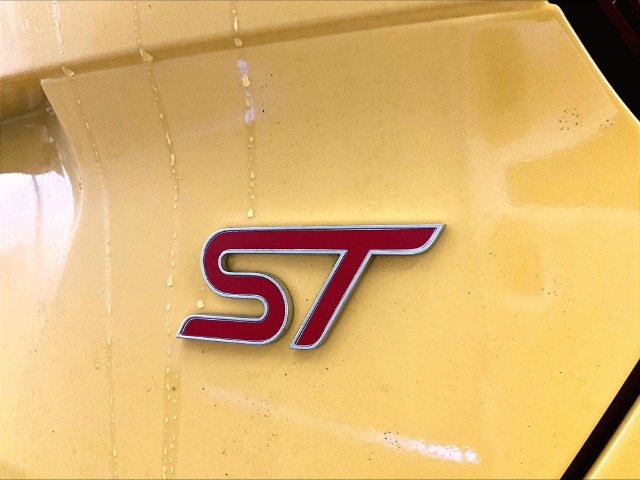 Used 2018 Ford Focus ST w/ Equipment Group 402A FWD image 13