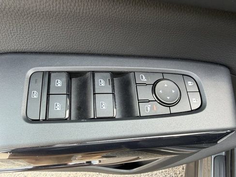 Used 2025 Nissan Pathfinder SV FWD image 15