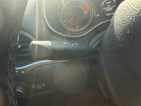 Used 2021 Jeep Cherokee Latitude Plus AWD/4WD image 16