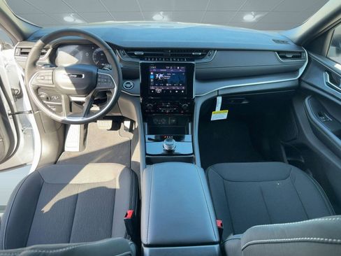 New 2025 Jeep Grand Cherokee Laredo w/ Luxury Tech Group I image 15