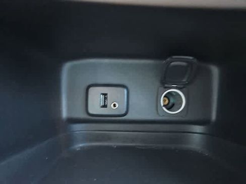 Used 2018 Chevrolet Equinox LT FWD image 52