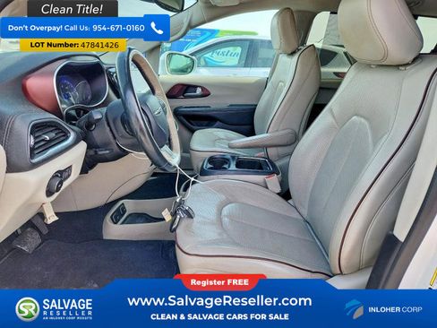 Used 2017 Chrysler Pacifica Limited image 9