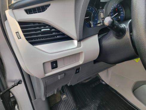 Used 2018 Toyota Sienna LE w/ Carpet Mat Package FWD image 18
