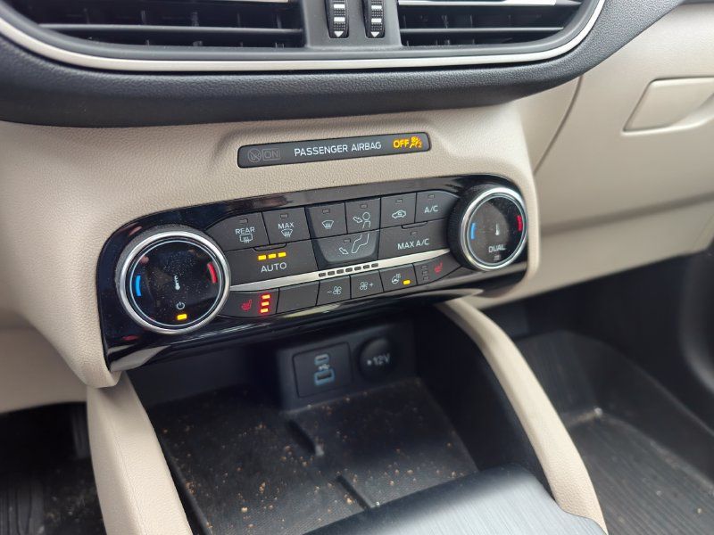 Used 2022 Ford Escape SEL w/ Technology Package AWD/4WD image 16