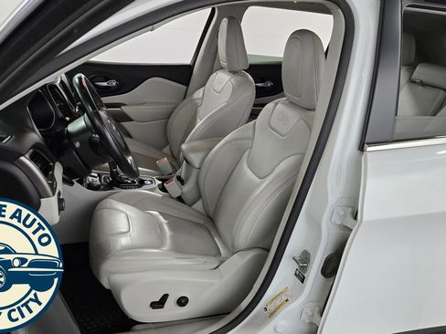 Used 2021 Jeep Cherokee Limited image 30