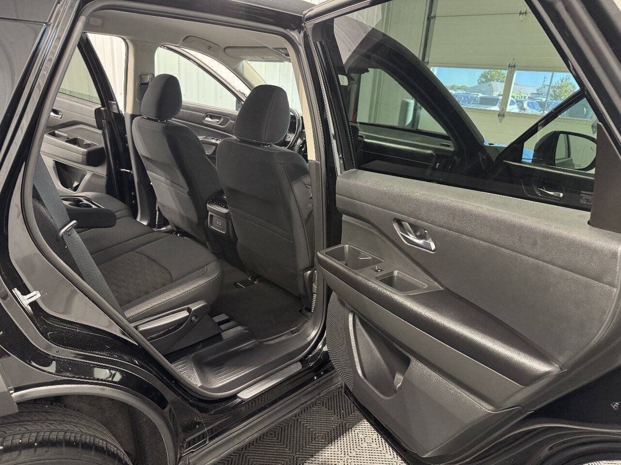 Used 2022 Nissan Pathfinder S AWD/4WD image 24