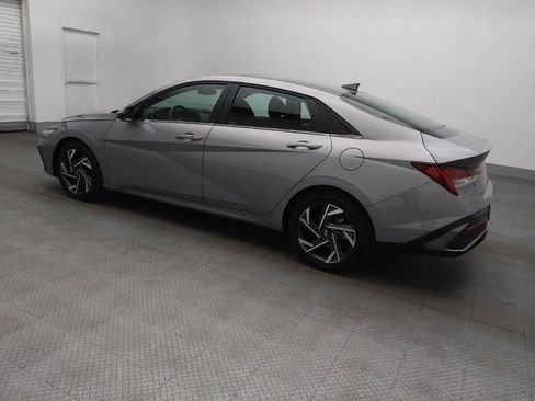 Used 2025 Hyundai Elantra SEL image 3