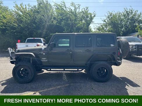 Used 2015 Jeep Wrangler Unlimited Sahara w/ Connectivity Group AWD/4WD image 5