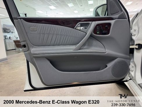 Used 2000 Mercedes-Benz E 320 4MATIC Wagon image 21