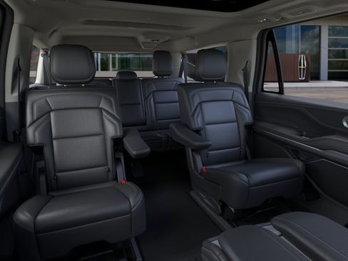 Used 2025 Lincoln Navigator L Reserve AWD/4WD image 11