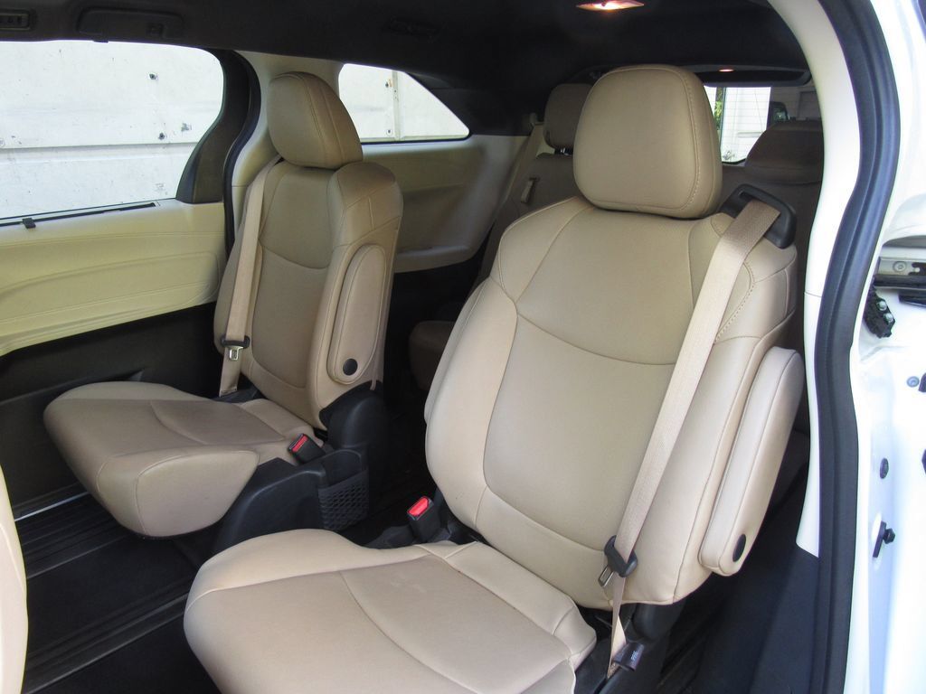 Certified 2023 Toyota Sienna XLE w/ XLE Plus Package AWD/4WD image 17