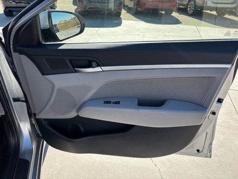 Used 2020 Hyundai Elantra SEL image 24