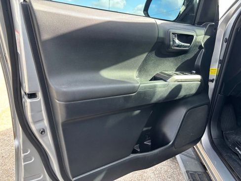Used 2018 Toyota Tacoma TRD Sport RWD image 10