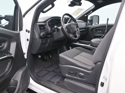 Used 2023 Nissan Titan SV w/ SV Convenience Package image 14