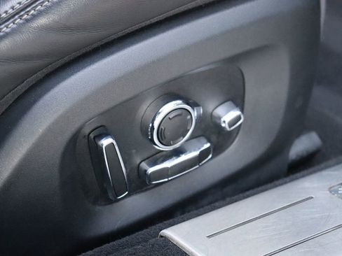 Used 2019 Jaguar XJ L Portfolio image 39