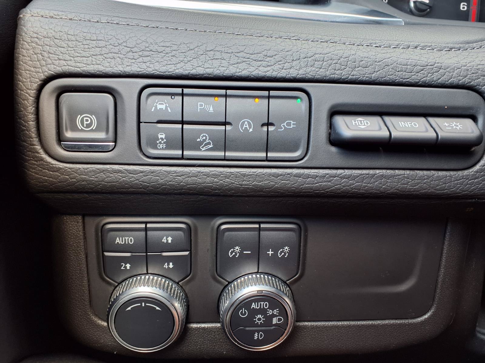 Used 2021 GMC Yukon Denali AWD/4WD image 16