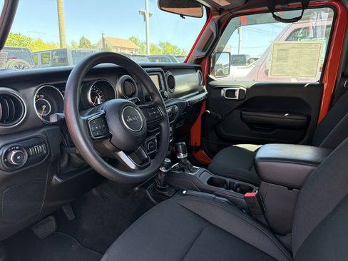 Certified 2018 Jeep Wrangler Sport AWD/4WD image 14