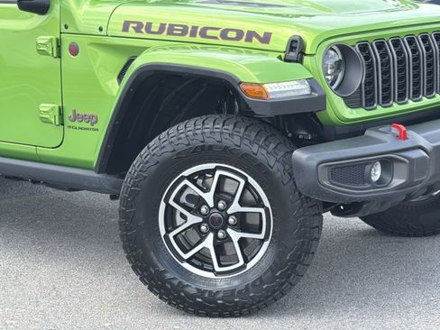 Used 2025 Jeep Gladiator Rubicon w/ Convenience Group AWD/4WD image 3