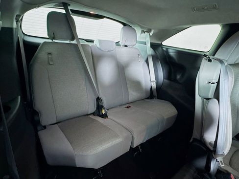 Used 2025 Toyota Sienna LE AWD/4WD image 27
