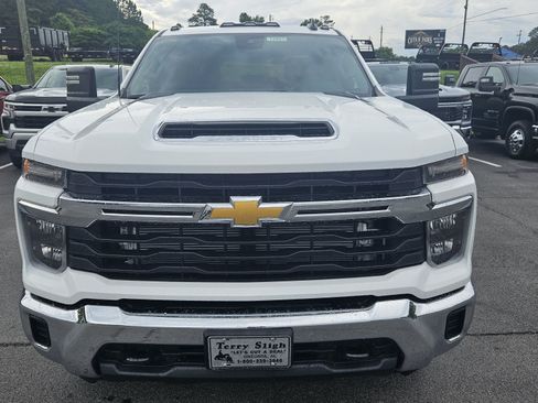 New 2026 Chevrolet Silverado 3500 LT AWD/4WD image 3