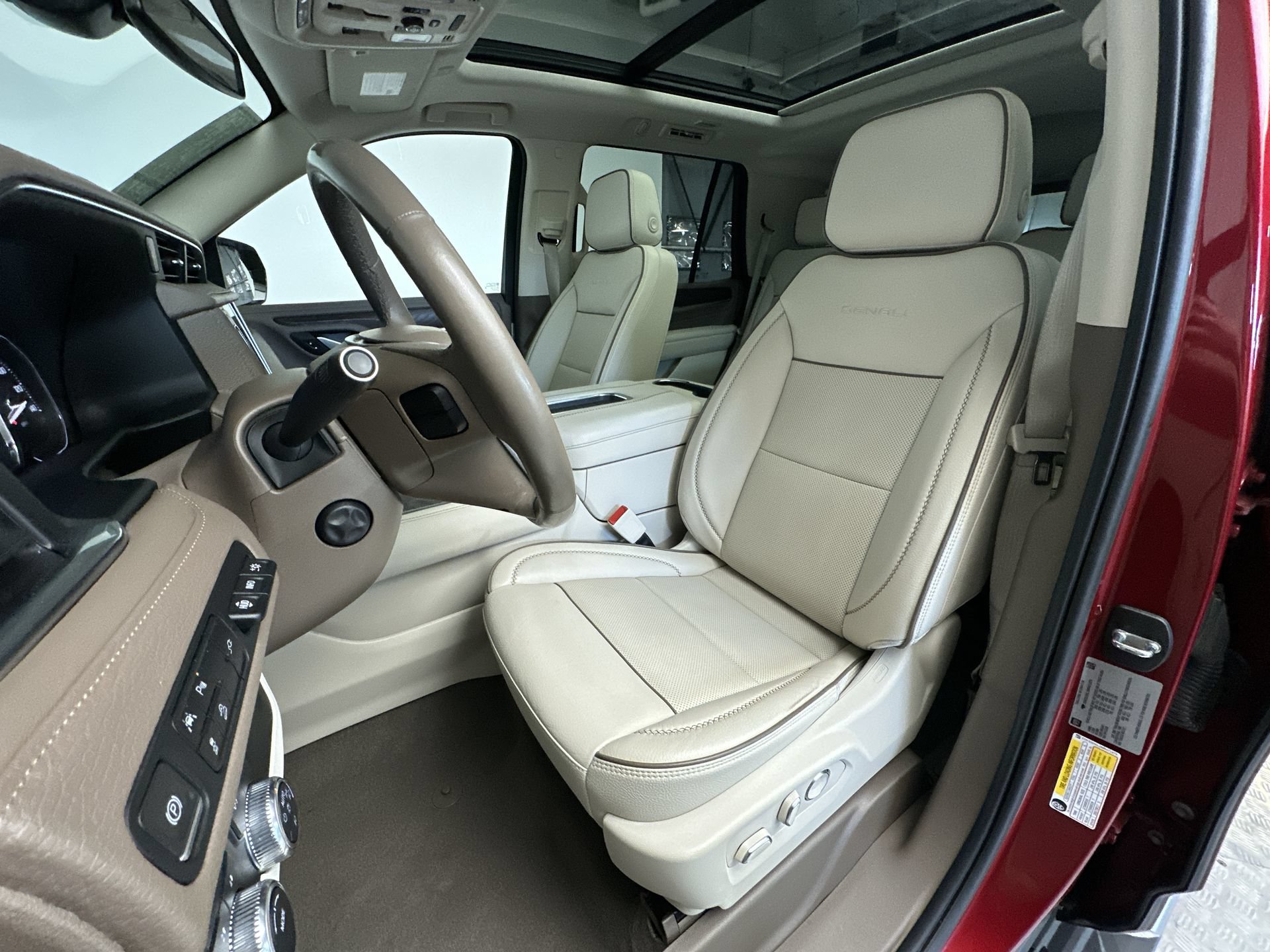 Used 2021 GMC Yukon Denali AWD/4WD image 13