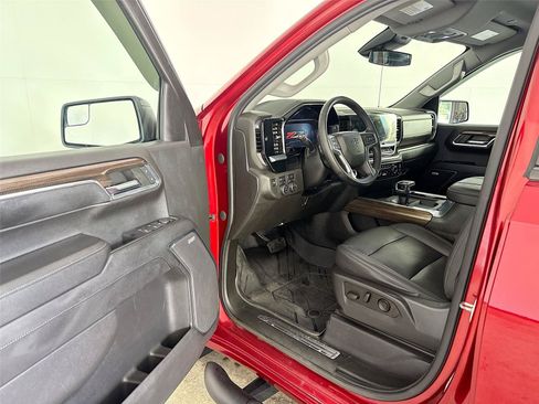 Used 2023 Chevrolet Silverado 1500 RST w/ Convenience Package II AWD/4WD image 3