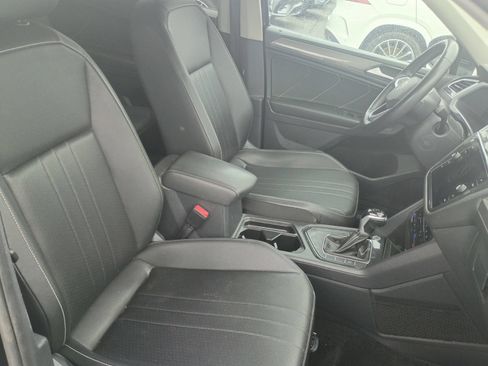 Used 2023 Volkswagen Tiguan SE FWD image 8
